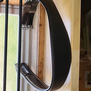 Dover Saddlery split end leather girth size 56"